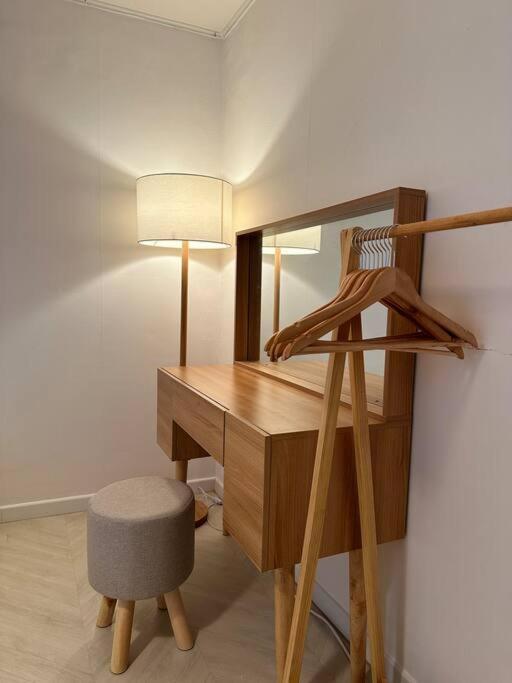 10-minute Walk From Hongdae Entrance Station, 2 Rooms, 3 Beds Pangsapuri Seoul