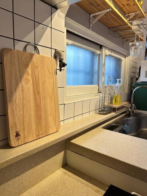 Pangsapuri 10-minute Walk From Hongdae Entrance Station, 2 Rooms, 3 Beds