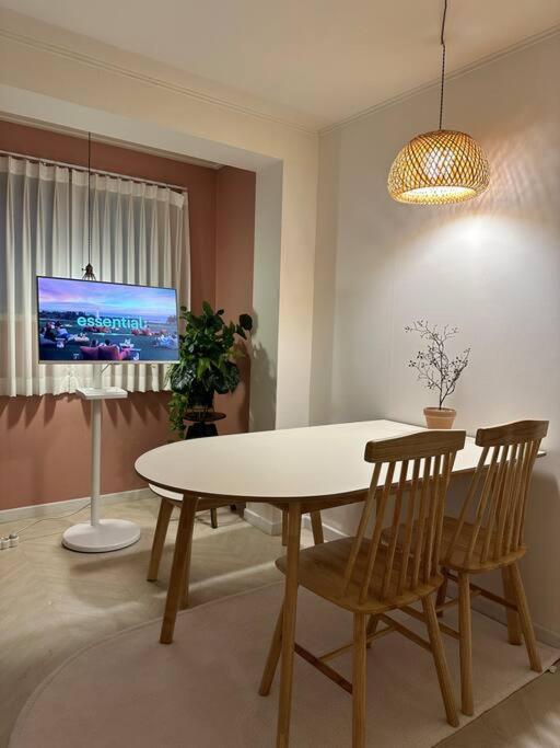 Pangsapuri 10-minute Walk From Hongdae Entrance Station, 2 Rooms, 3 Beds *