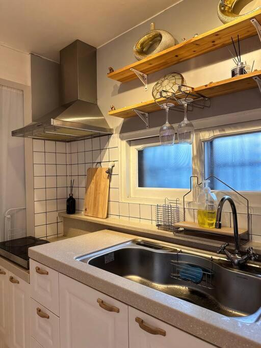 Pangsapuri 10-minute Walk From Hongdae Entrance Station, 2 Rooms, 3 Beds Seoul